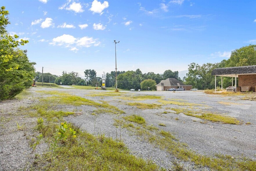 More Photos Of 420 Third Street, Shenandoah Flex For Sale