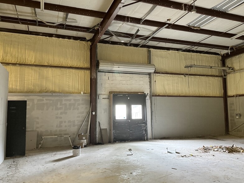 More Photos Of 7725 N Orange Blossom Trl, Orlando Warehouse For Sale