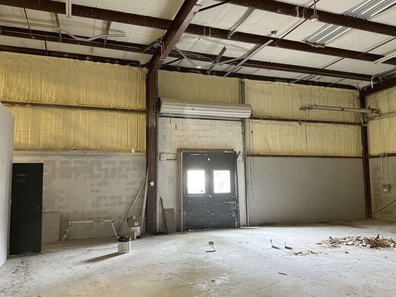 More Photos Of 7725 N Orange Blossom Trl, Orlando Warehouse For Sale