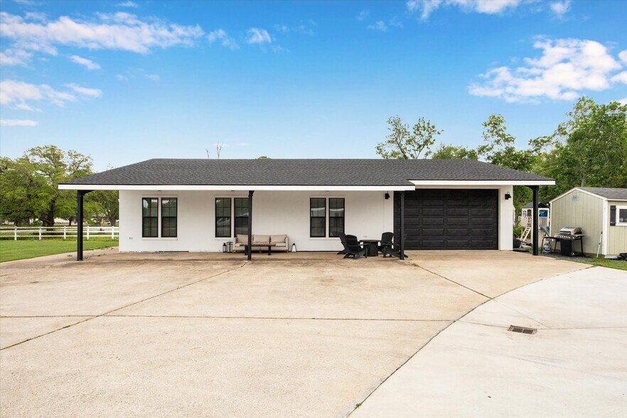 More Photos Of 17810 County Road 125, Pearland Flex For Sale