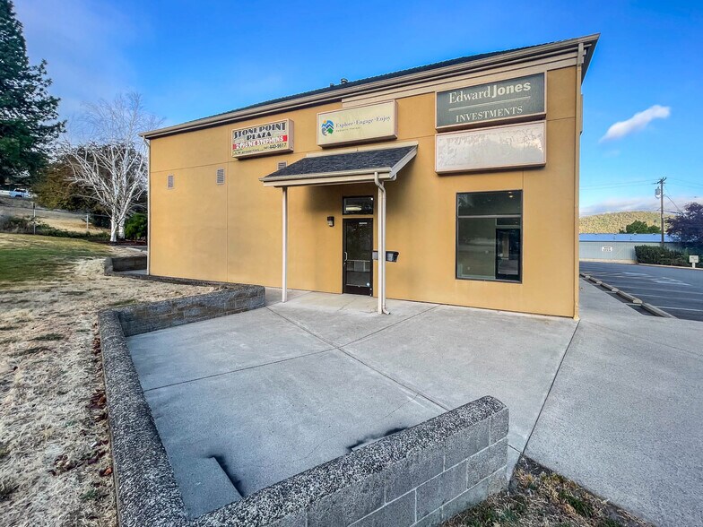 More Photos Of 2198 NE Stephens St, Roseburg Medical For Sale