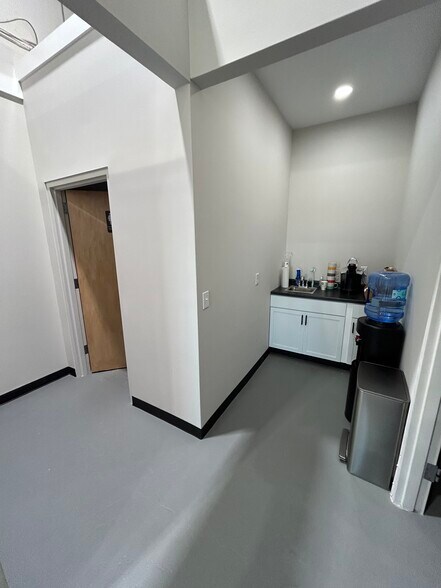 More Photos Of 1500 S 169 Hwy, Smithville Manufacturing For Lease