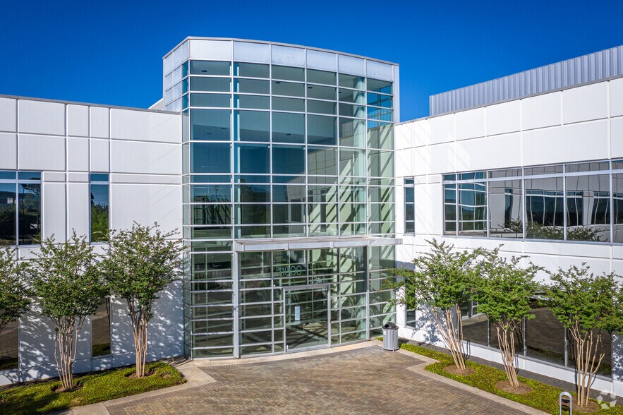 More Photos Of 11000 Corporate Centre Dr, Houston Office For Lease