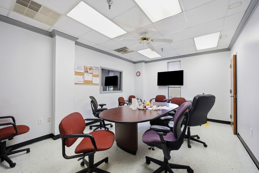 More Photos Of 1526 S Brightleaf Blvd, Smithfield Warehouse For Lease