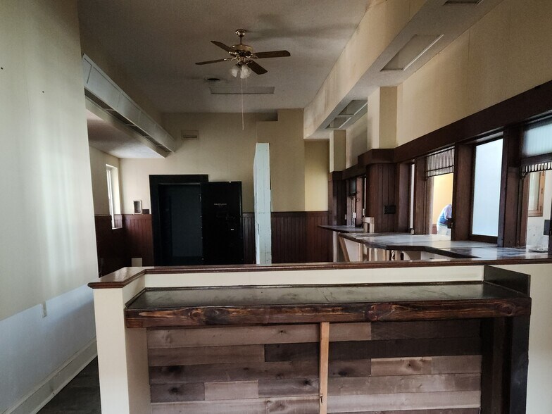 More Photos Of 133 W Main St, Manchester Office For Sale
