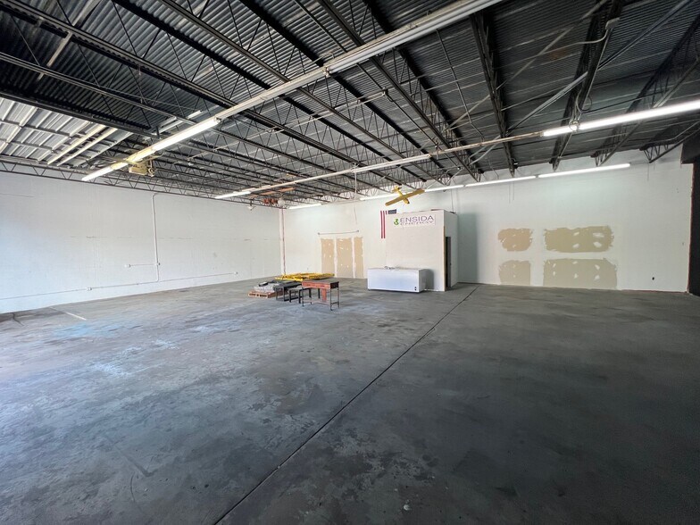 More Photos Of 3700-3758 SE Dixie Hwy, Stuart General Retail For Lease
