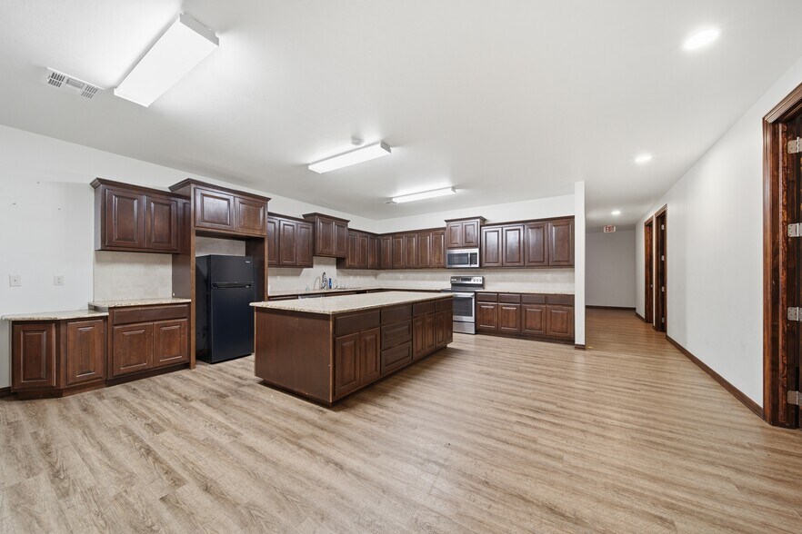 More Photos Of 370690 E Old Highway 64, Cleveland Office For Sale