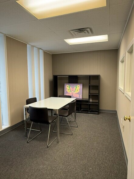 More Photos Of 3911 N Oak Tfwy, Kansas City Office For Sale