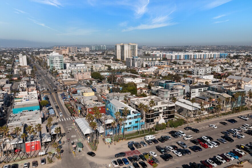 More Photos Of 3111 Ocean Front Walk, Marina Del Rey Apartments For Sale