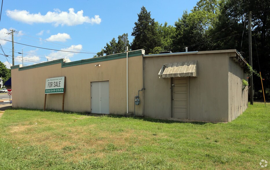 More Photos Of 520 Salem St, Lexington Freestanding For Sale