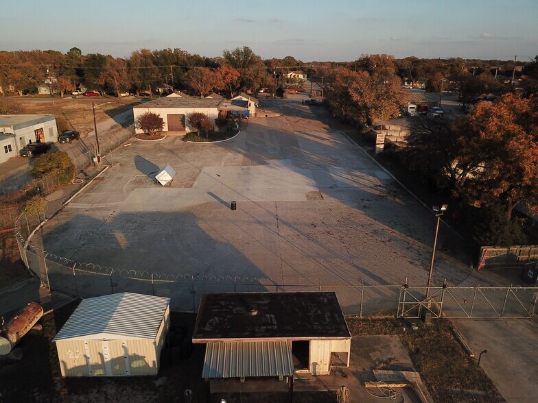 More Photos Of 2700 James St, Denton Industrial For Lease