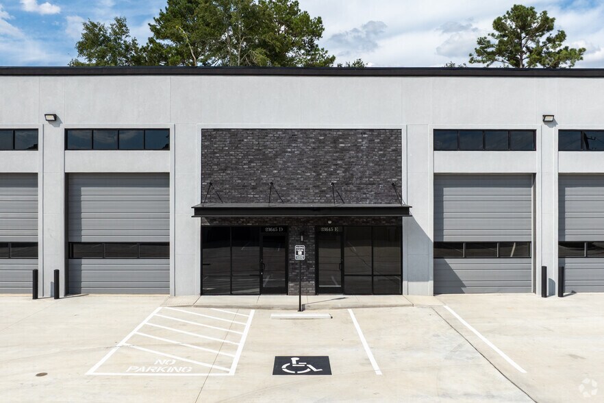 More Photos Of 23645 Gosling Rd, Spring Showroom For Lease