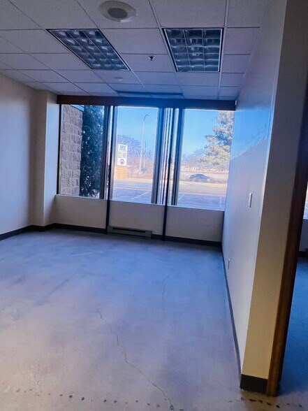 More Photos Of 1860 Wooddale Dr, Woodbury Research And Development For Lease