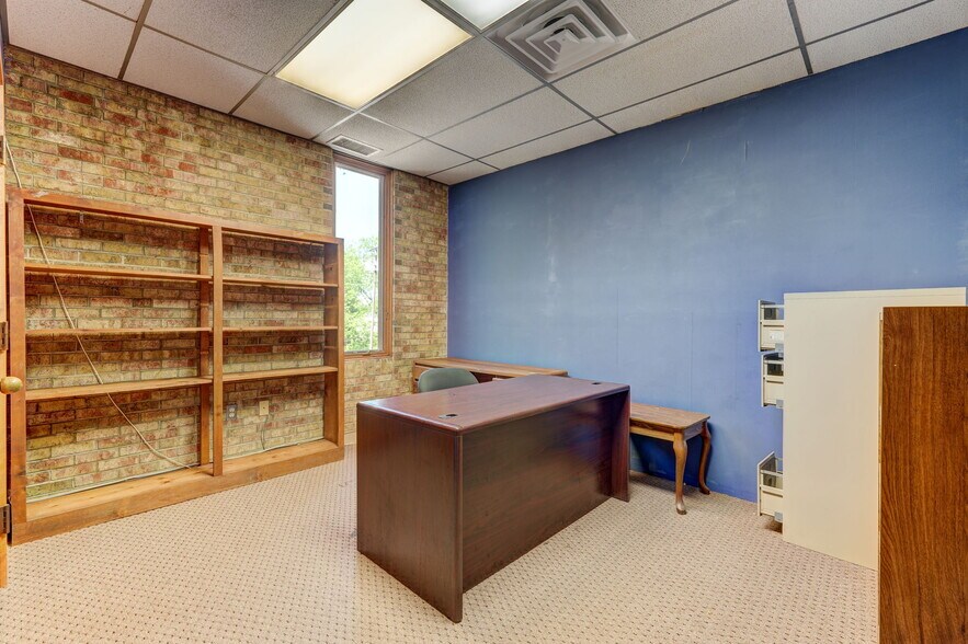More Photos Of 3311 Burlington Rd, Greensboro Office For Sale