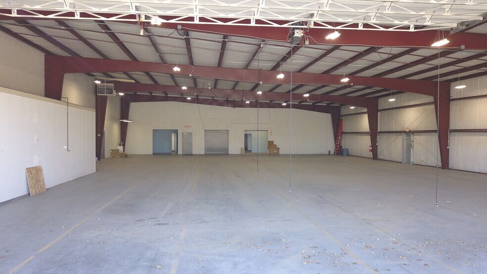 More Photos Of 3821 Industrial Blvd, Indianapolis Light Distribution For Sale