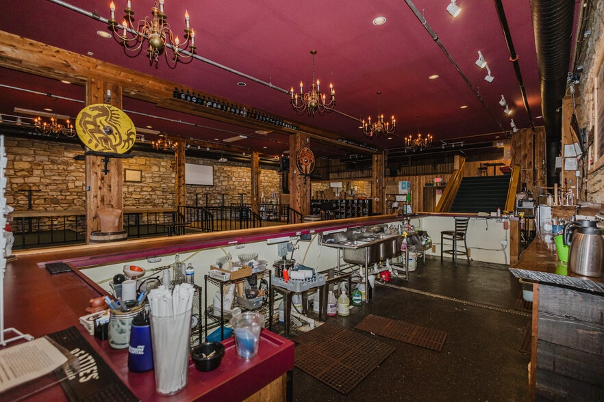 More Photos Of 830 N Kansas Ave, Topeka Bar For Sale