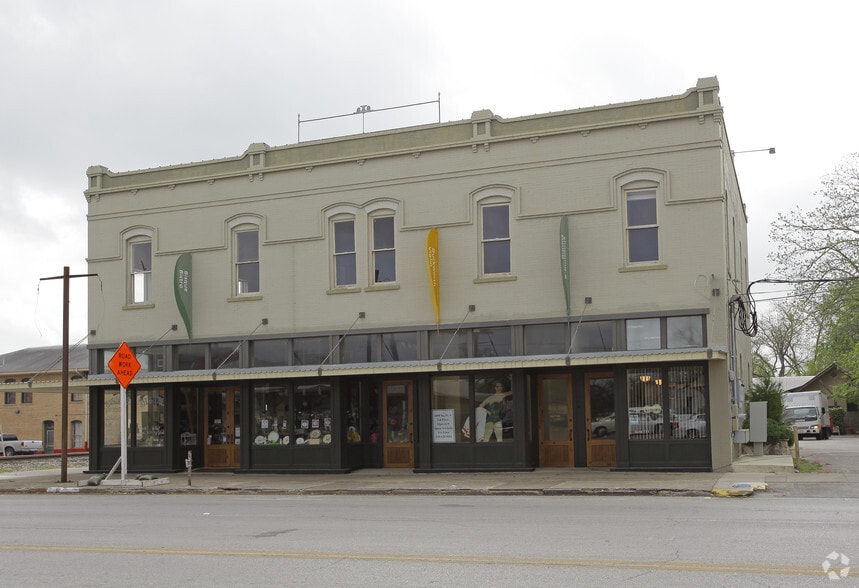 More Photos Of 301 W San Antonio St, New Braunfels Storefront Retail Office For Lease