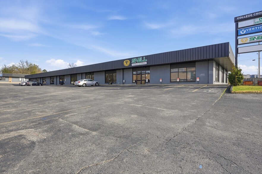 More Photos Of 3416-3422 N College Ave, Fayetteville Unknown For Lease