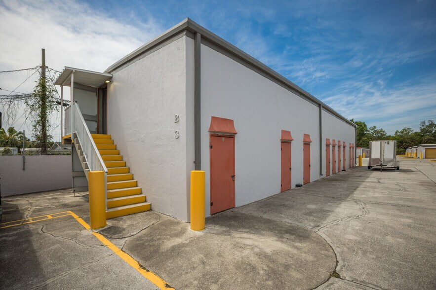 More Photos Of 5550 15th St, Bradenton Self Storage For Sale