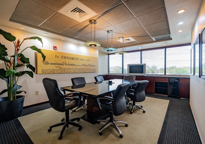 More Photos Of 152 Ne 167th St, Miami Office For Sale