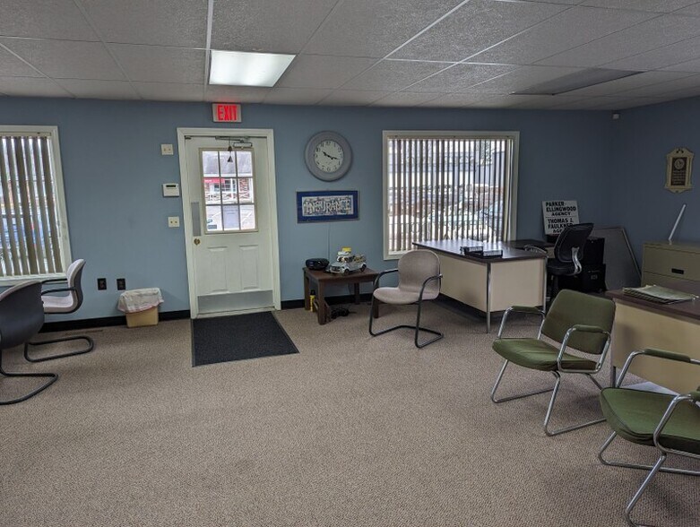 More Photos Of 76 Palomba Dr, Enfield Unknown For Lease