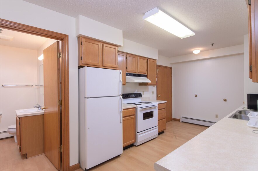 More Photos Of 156 Main St, Ludlow Office For Sale