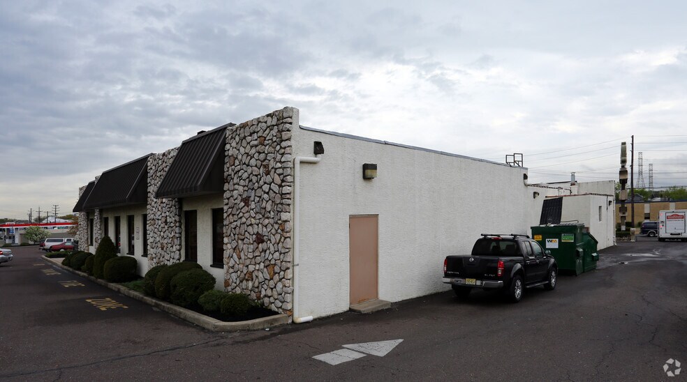 More Photos Of 7377 N Crescent Blvd, Pennsauken General Retail For Lease
