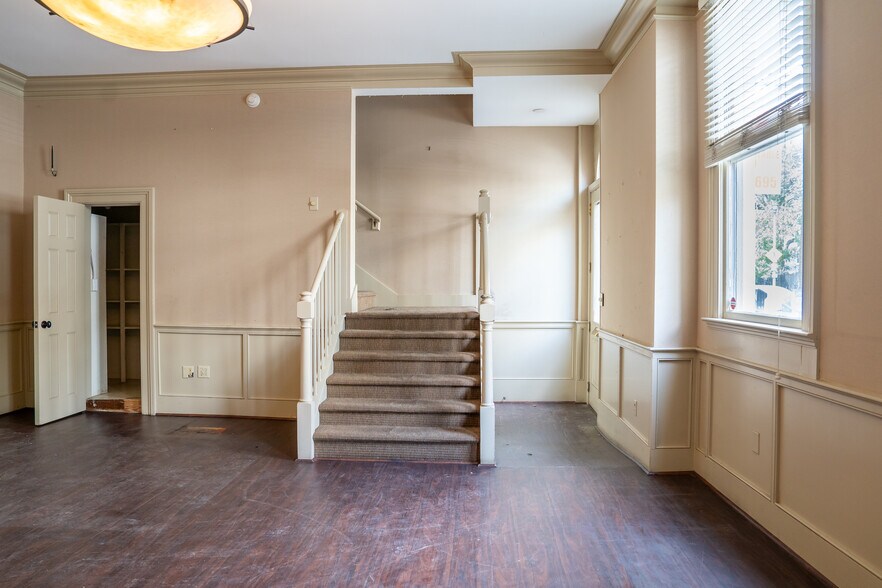 More Photos Of 61 Broad St, Charleston Office Residential For Sale
