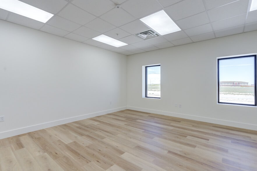 More Photos Of 8111 Patel Dr, Wolfforth Distribution For Lease