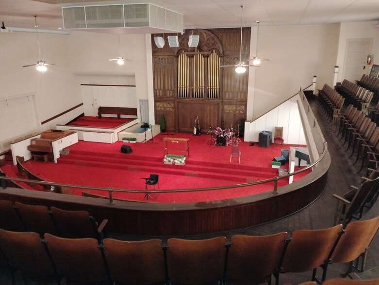 More Photos Of 906 Elm St, Coffeyville Religious Facility For Sale