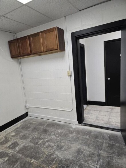 More Photos Of 2401 Highway 71 E, Del Valle Storefront For Lease