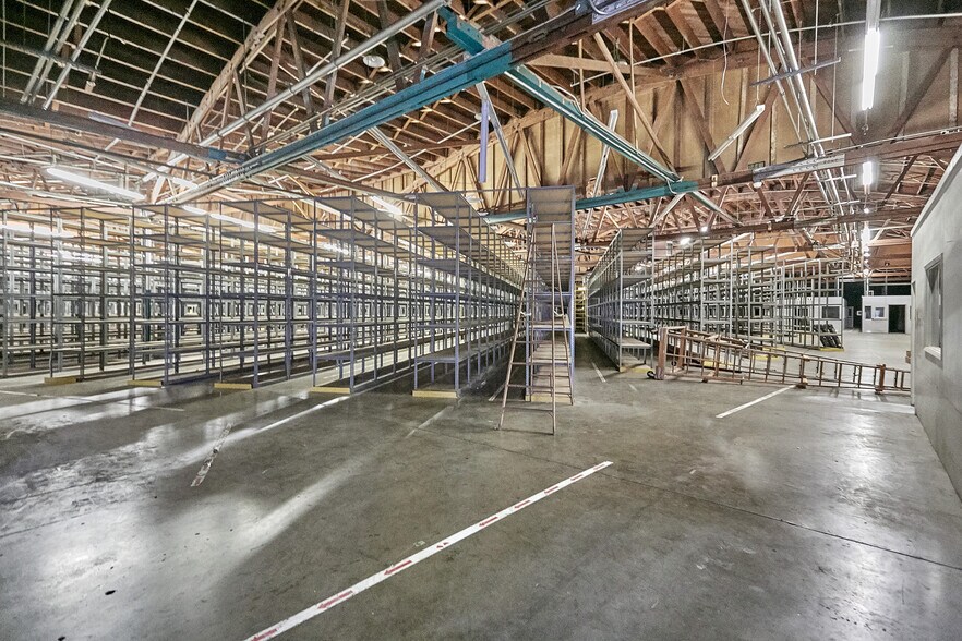 More Photos Of 5300 Harbor St, Commerce Warehouse For Lease