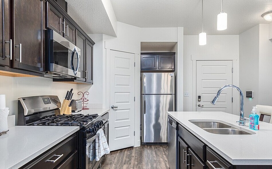 More Photos Of 196 W Vine St, Murray Apartments For Lease