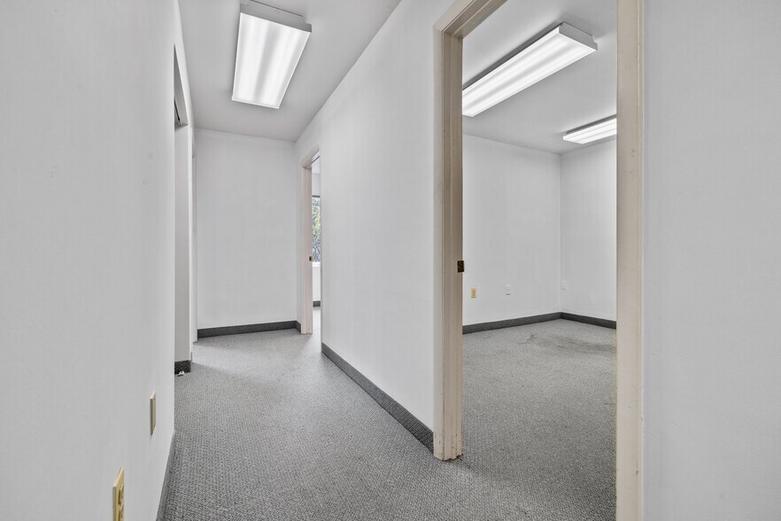 More Photos Of 5875-5881 Allentown Rd, Suitland Office For Sale