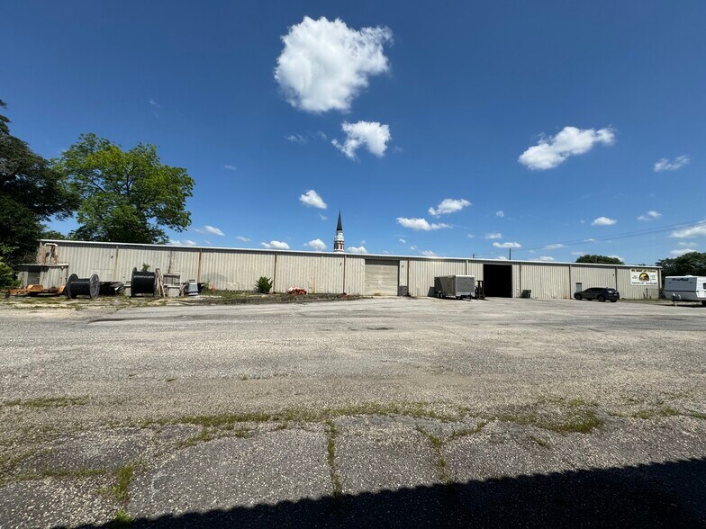 More Photos Of 300 S Main St, Darlington Warehouse For Sale