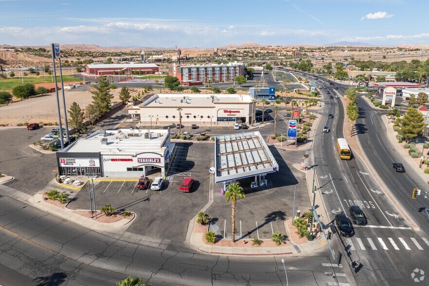 More Photos Of 325 N Sandhill Blvd, Mesquite Service Station For Sale