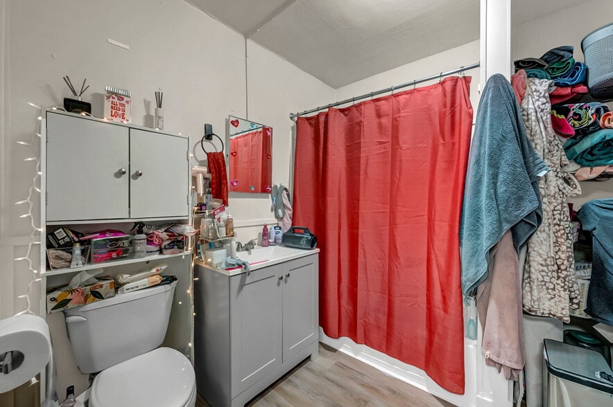 More Photos Of 4435 State Rd, Cleveland Storefront Retail Residential For Sale