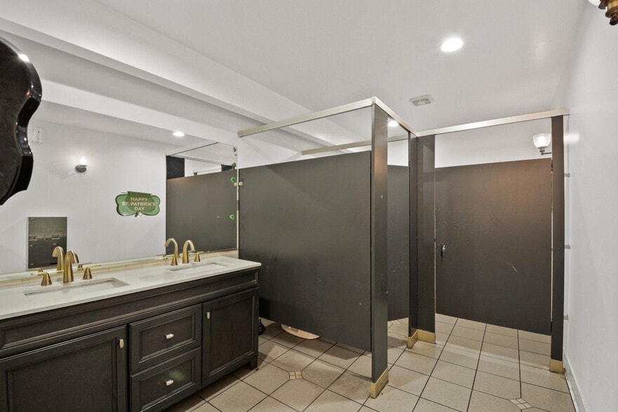 More Photos Of 2391 S El Camino Real, San Clemente Bar For Sale