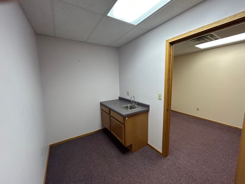 More Photos Of 1820 Post Rd, Plover Storefront Retail Office For Lease