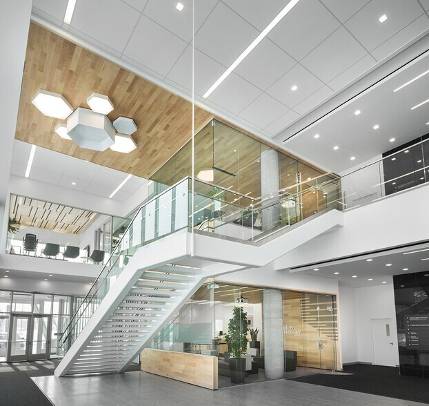 More Photos Of 990 Av de Bourgogne, Québec Medical For Lease