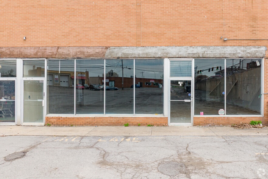 More Photos Of 600 W Manlius St, East Syracuse Freestanding For Lease