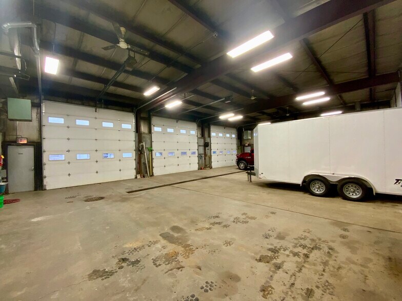 More Photos Of 3400 W Kiehnau Ave, Milwaukee Light Distribution For Lease