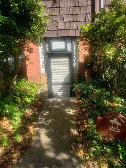 More Photos Of 1110 Brookstown Ave, Winston-Salem Office For Lease