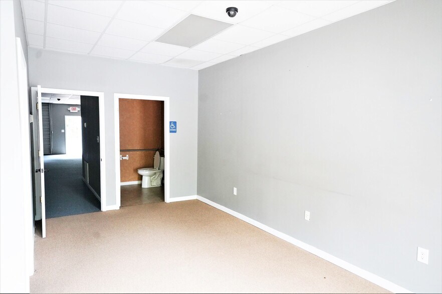 More Photos Of 2110 Fairburn Rd, Douglasville Flex For Lease