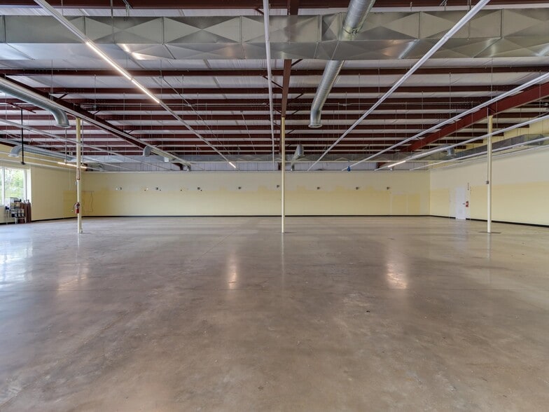 More Photos Of 82 N Kessler Ave, Schulenburg Freestanding For Sale