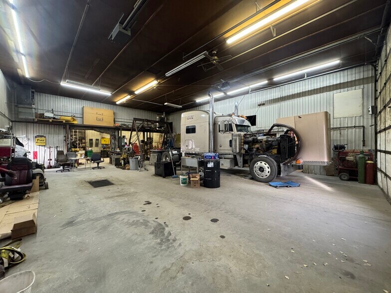 More Photos Of 50 Dalley Rd, Riverton Warehouse For Sale