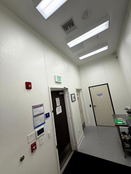 More Photos Of 1447 Santa Fe Ave, Long Beach Manufacturing For Sale