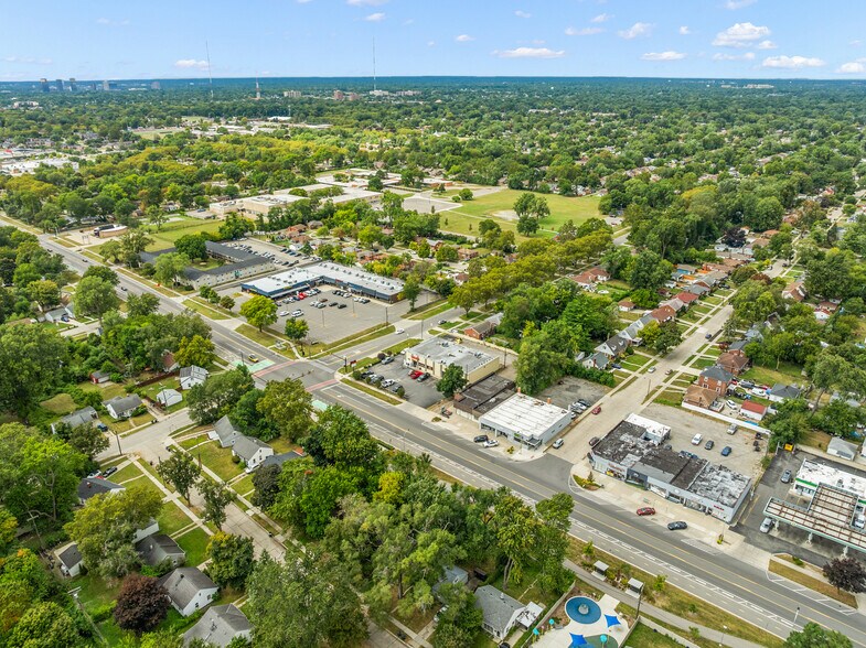 More Photos Of 10840-10850 W 9 Mile Rd, Oak Park Freestanding For Lease