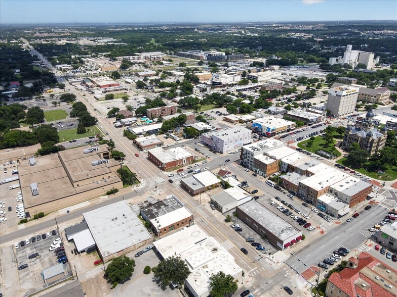 More Photos Of 221-223 N Locust St, Denton Office For Sale