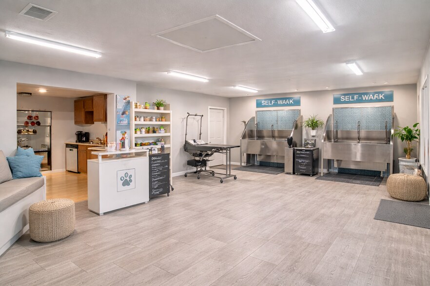 More Photos Of 1050 S Quitman St, Denver Showroom For Sale